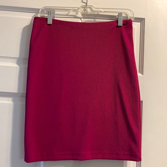 American Apparel raspberry colored skirt - Picture 1 of 3